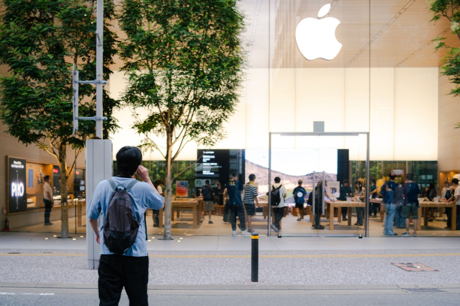 Apple pre-orders